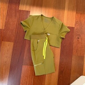 FIGS Women’s Olive Green jogger bottoms and Catrina scrub top